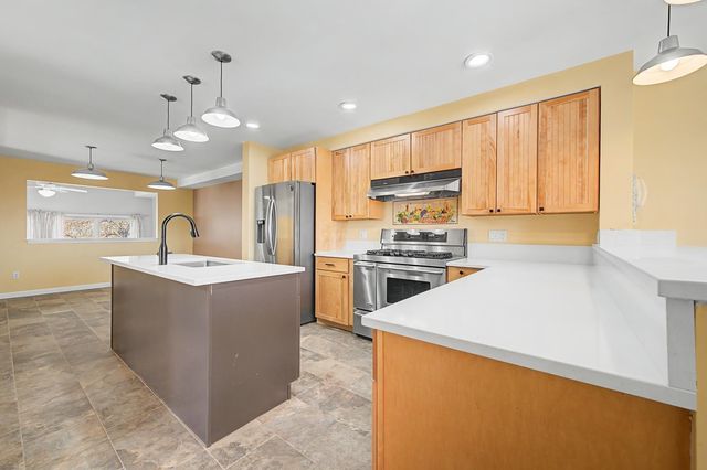 6 General Court 6, Grantham, NH 03753