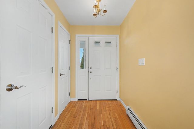 6 General Court 6, Grantham, NH 03753