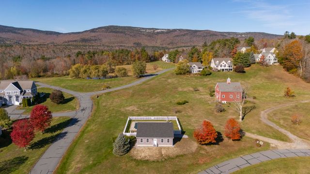 6 General Court 6, Grantham, NH 03753