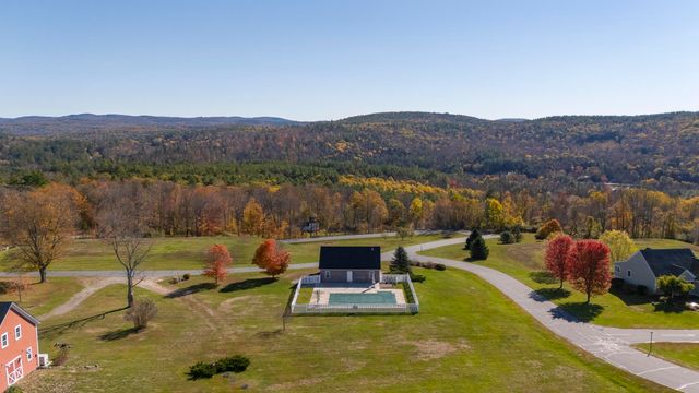 6 General Court 6, Grantham, NH 03753