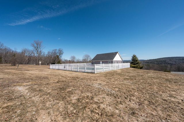 6 General Court 6, Grantham, NH 03753