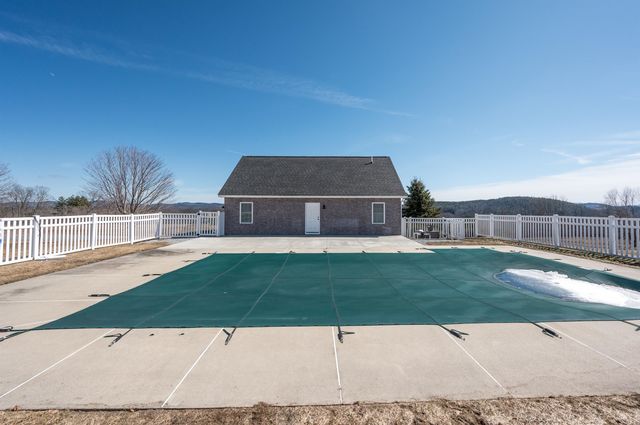 6 General Court 6, Grantham, NH 03753