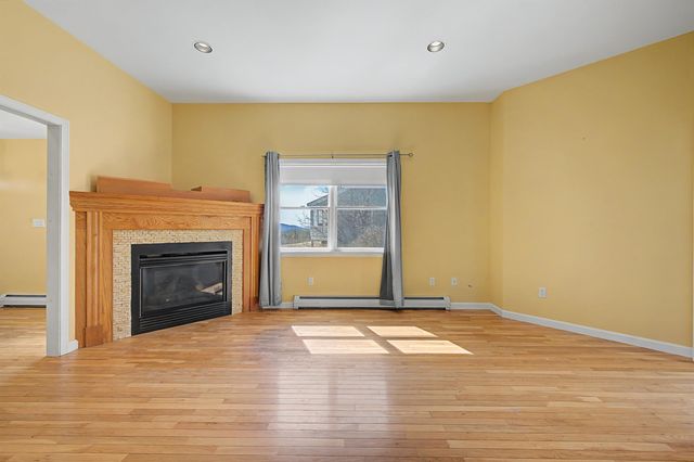 6 General Court 6, Grantham, NH 03753