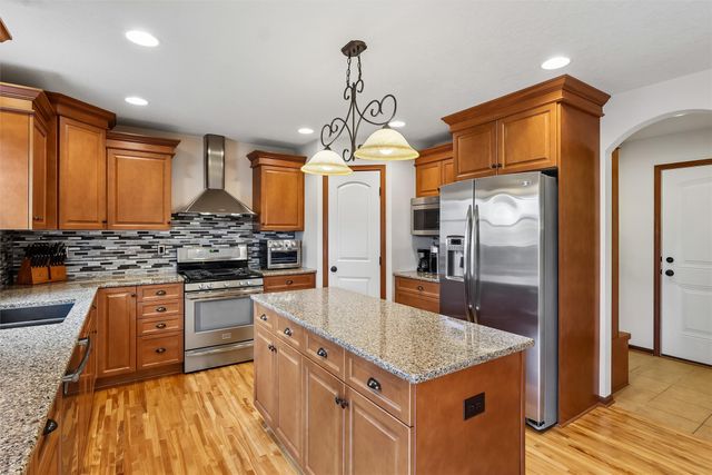 4221 SW Camden Ridge Drive, Ankeny, IA 50023