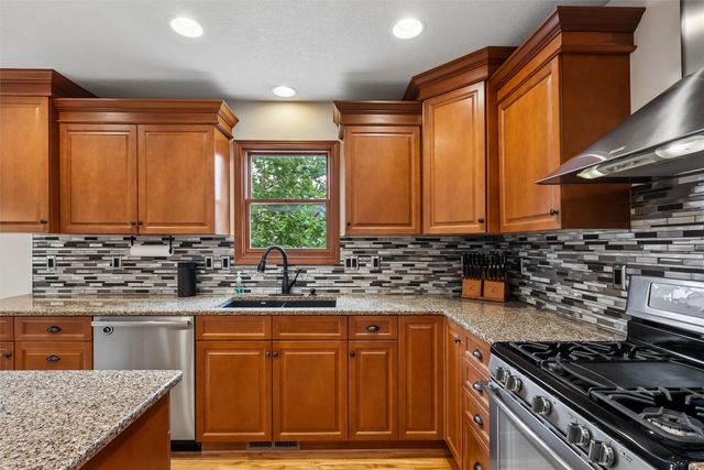 4221 SW Camden Ridge Drive, Ankeny, IA 50023