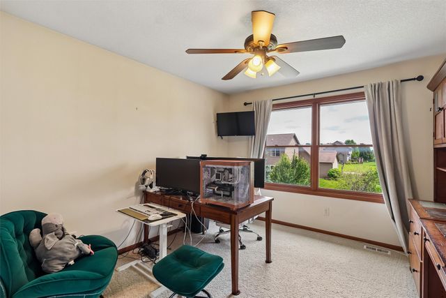 4221 SW Camden Ridge Drive, Ankeny, IA 50023