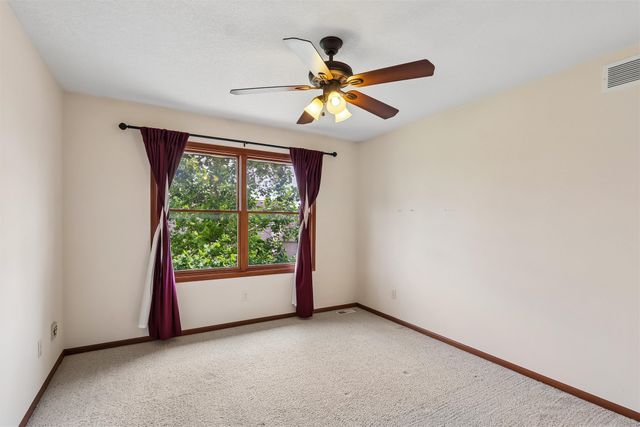 4221 SW Camden Ridge Drive, Ankeny, IA 50023