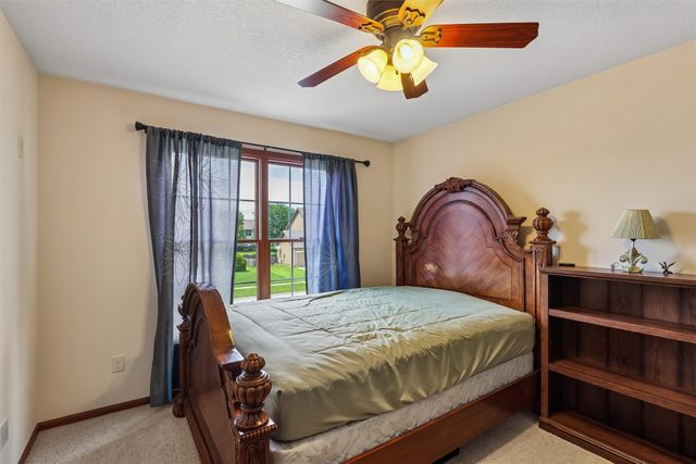 4221 SW Camden Ridge Drive, Ankeny, IA 50023