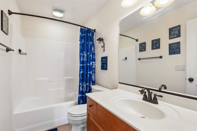 4221 SW Camden Ridge Drive, Ankeny, IA 50023