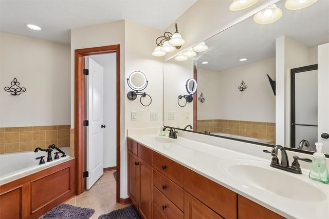 4221 SW Camden Ridge Drive, Ankeny, IA 50023