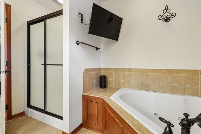 4221 SW Camden Ridge Drive, Ankeny, IA 50023