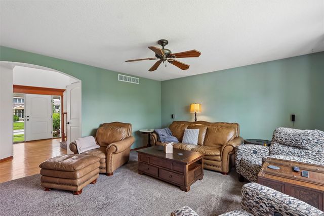 4221 SW Camden Ridge Drive, Ankeny, IA 50023