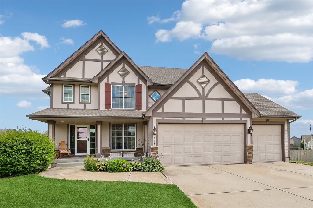 4221 SW Camden Ridge Drive, Ankeny, IA 50023