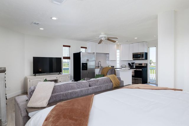 3120 Hwy 87, Crystal Beach, TX 77650