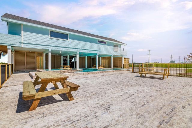 3120 Hwy 87, Crystal Beach, TX 77650