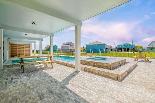 3120 Hwy 87, Crystal Beach, TX 77650