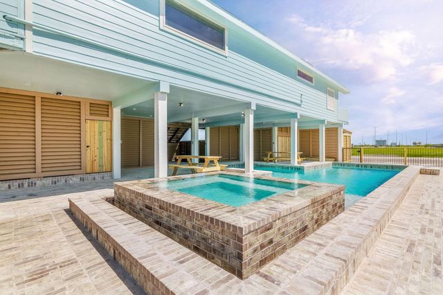 3120 Hwy 87, Crystal Beach, TX 77650