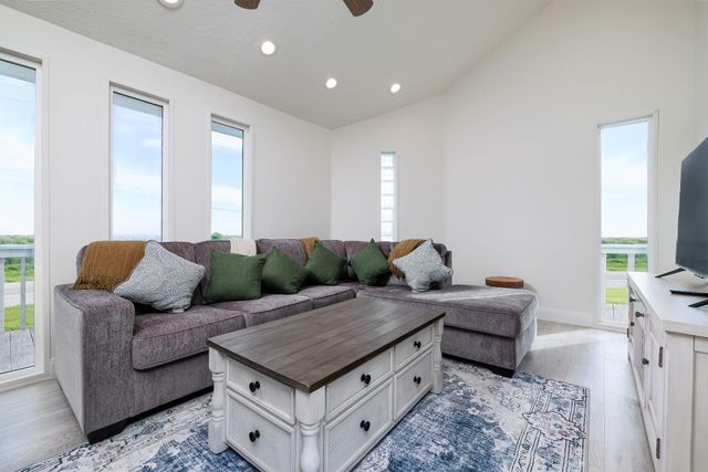 3120 Hwy 87, Crystal Beach, TX 77650