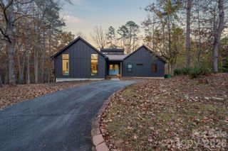 420 Mountainview Drive, Charlotte, NC 28270