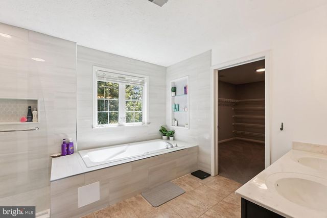 2404 BERRY THICKET CT, Waldorf, MD 20603