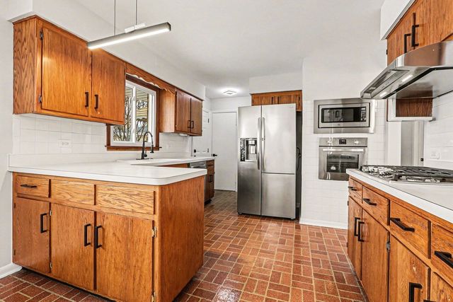 16914 Parkside Avenue, South Holland, IL 60473