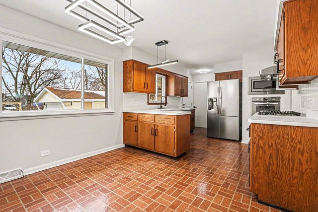 16914 Parkside Avenue, South Holland, IL 60473