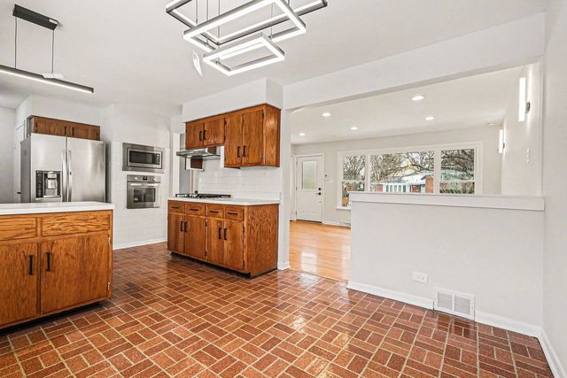 16914 Parkside Avenue, South Holland, IL 60473