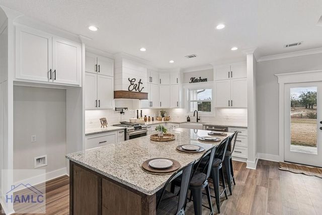 88 Northshore Ave, Jesup, GA 31545