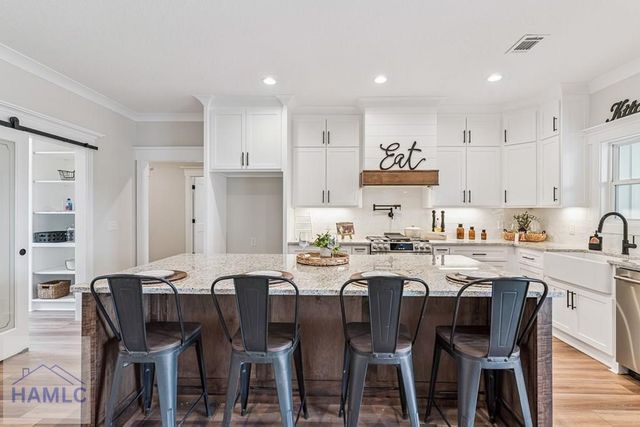 88 Northshore Ave, Jesup, GA 31545