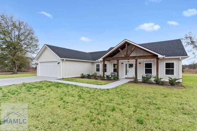 88 Northshore Ave, Jesup, GA 31545