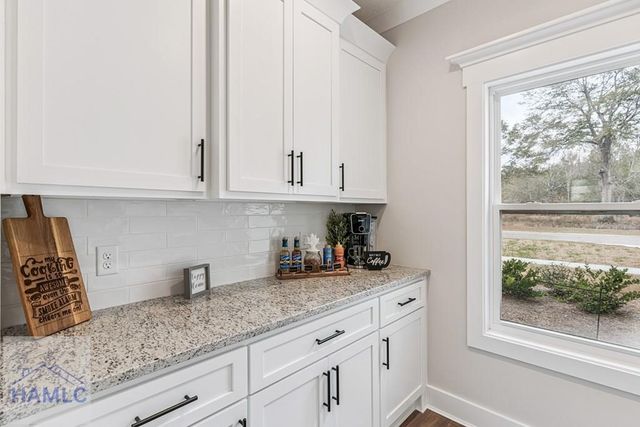 88 Northshore Ave, Jesup, GA 31545