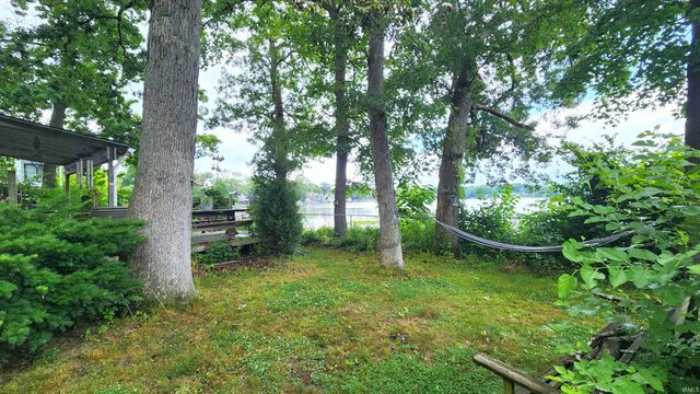 10959 E Tippecanoe Drive, Walkerton, IN 46574