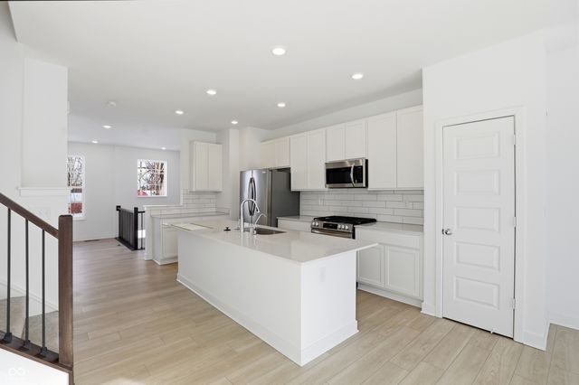 6614 Halsey Street, Zionsville, IN 46077