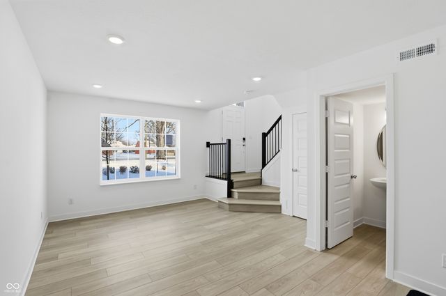 6614 Halsey Street, Zionsville, IN 46077