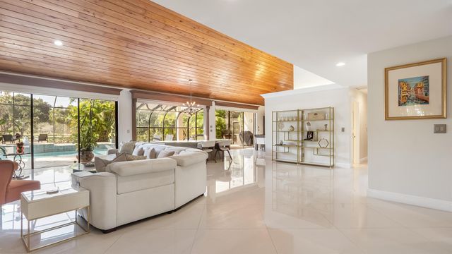 10571 Boca Woods Lane, Boca Raton, FL 33428