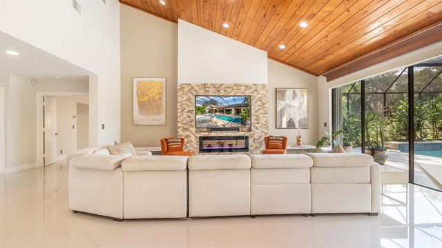 10571 Boca Woods Lane, Boca Raton, FL 33428