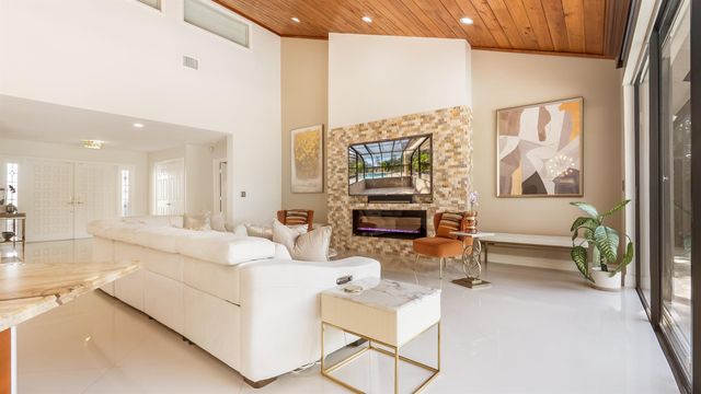 10571 Boca Woods Lane, Boca Raton, FL 33428