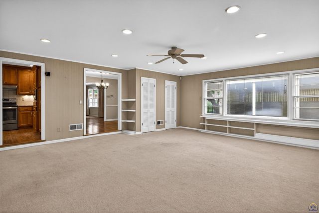 3535 SW Avalon LN, Topeka, KS 66604