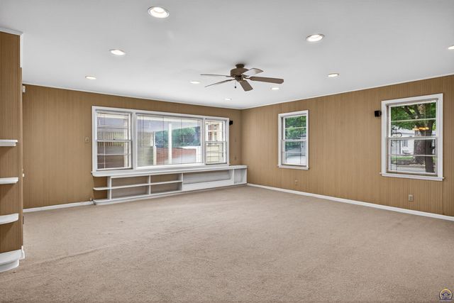 3535 SW Avalon LN, Topeka, KS 66604