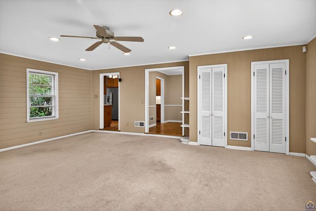 3535 SW Avalon LN, Topeka, KS 66604