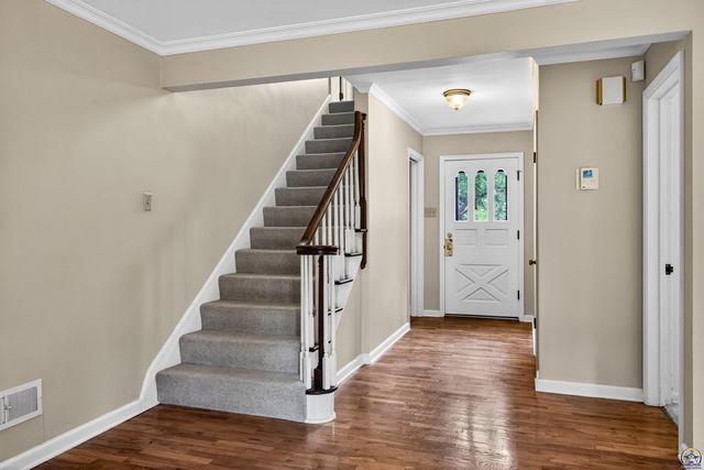 3535 SW Avalon LN, Topeka, KS 66604
