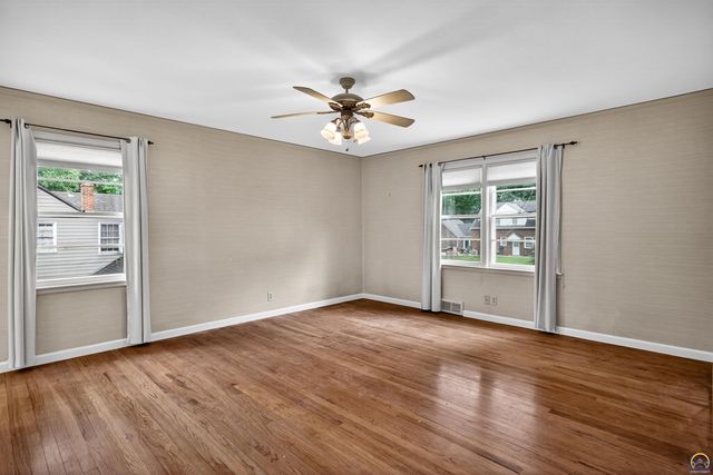 3535 SW Avalon LN, Topeka, KS 66604