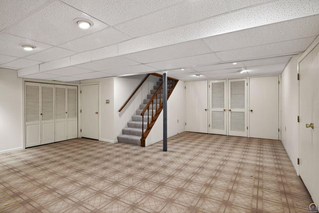 3535 SW Avalon LN, Topeka, KS 66604