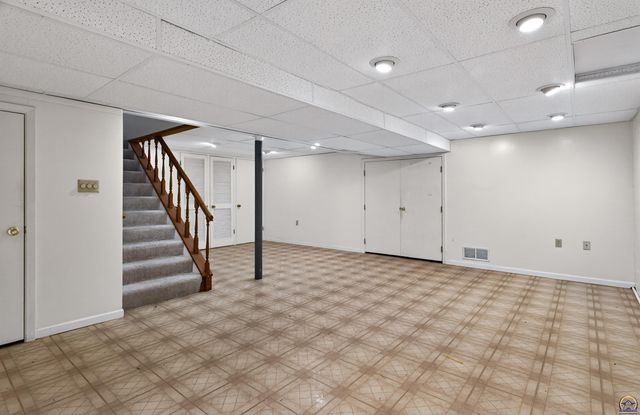 3535 SW Avalon LN, Topeka, KS 66604