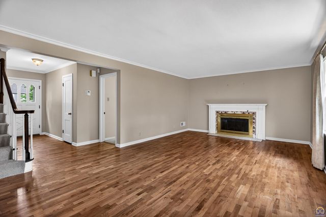 3535 SW Avalon LN, Topeka, KS 66604