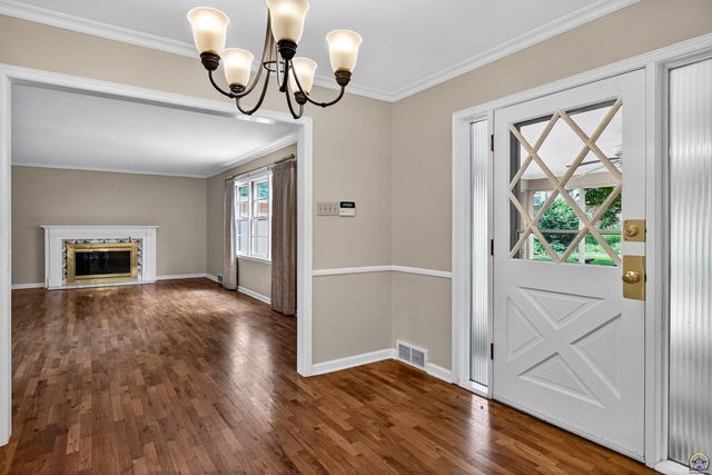 3535 SW Avalon LN, Topeka, KS 66604