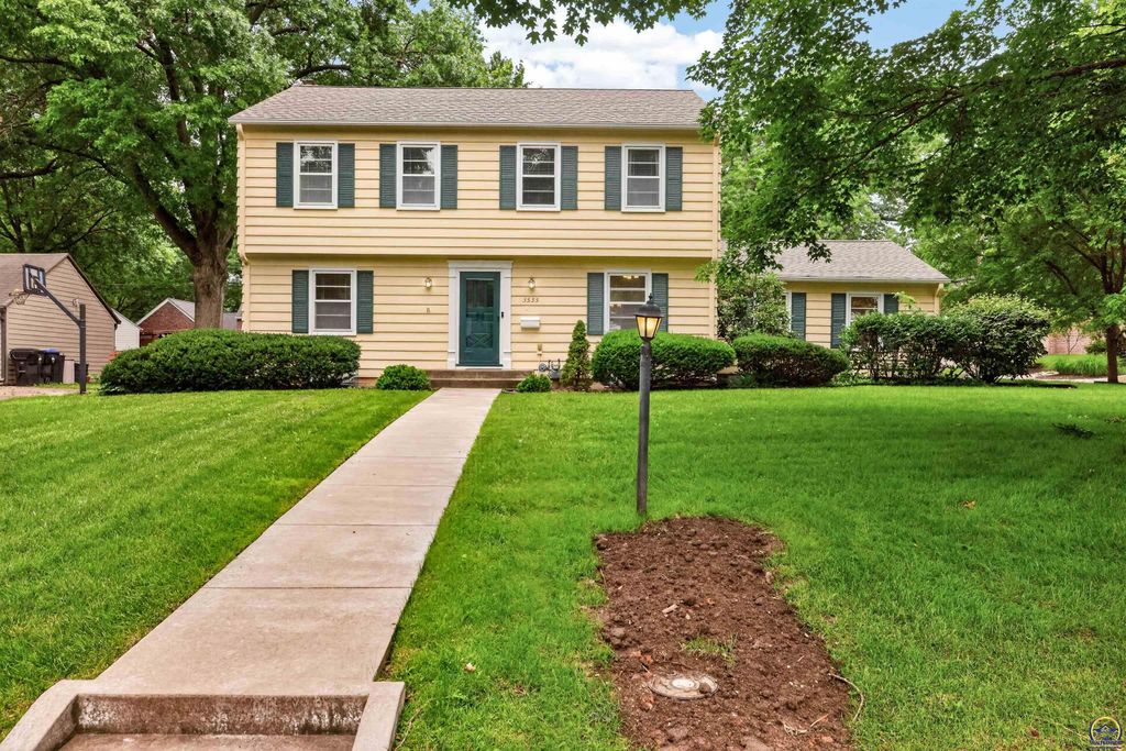 3535 SW Avalon LN, Topeka, KS 66604