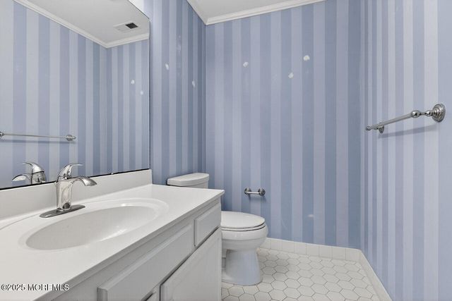 61 Tower Hill Drive 708, Red Bank, NJ 07701