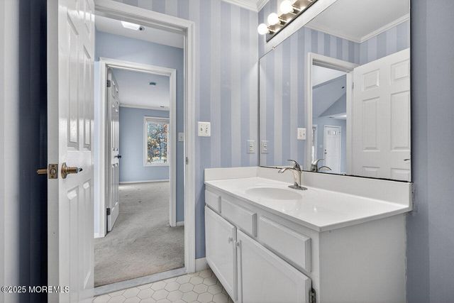 61 Tower Hill Drive 708, Red Bank, NJ 07701