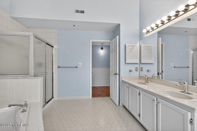 61 Tower Hill Drive 708, Red Bank, NJ 07701